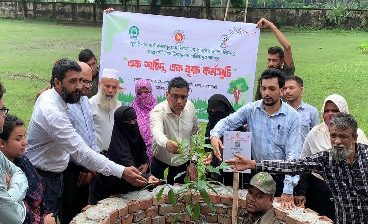 নোয়াখালীতে এক শহীদ, এক বৃক্ষ কর্মসূচি 