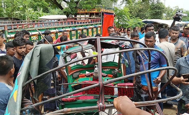 বগুড়ায় কাভার্ডভ্যান-অটোরিকশা সংঘর্ষে নিহত ২