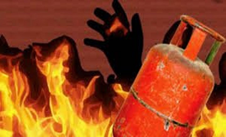 সাভারে গ্যাস সিলিন্ডার বিস্ফোরণে স্বামী-স্ত্রী দগ্ধ