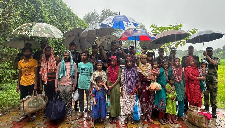 দর্শনা সীমান্তে নারী-শিশুসহ ১৫ বাংলাদেশিকে হস্তান্তর