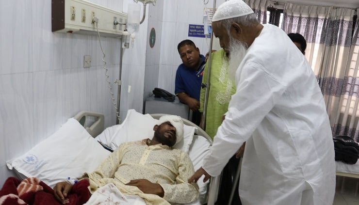 উপদেষ্টা আসিফের অনুসারীদের হামলায় আহত যুবদল নেতাকে দেখতে হাসপাতালে বিএনপি নেতা কায়কোবাদ