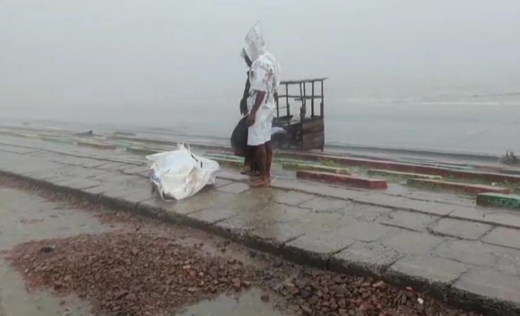 বঙ্গোপসাগরে ট্রলারডুবি: ২ জেলের মরদেহ উদ্ধার