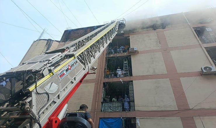 সুন্দরবন স্কয়ারে আগুন: ফায়ার প্ল্যান ছিল না, ঝুঁকিপূর্ণ ভবনে আবারও বিপর্যয়