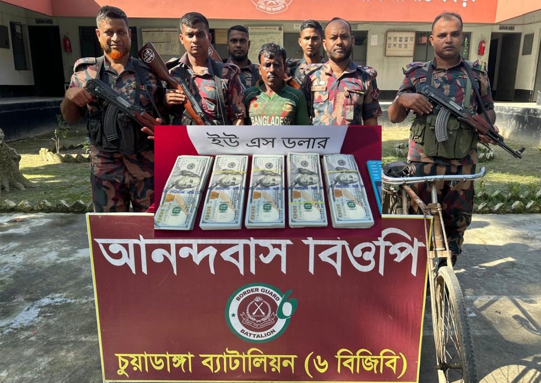 সাইকেলে ঘাস, ভেতরে মিলল ৫১ হাজার মার্কিন ডলার