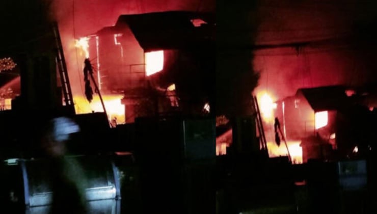 সীতাকুণ্ডে ভয়াবহ অগ্নিকাণ্ডে পুড়ে ছাই ২৫ দোকান