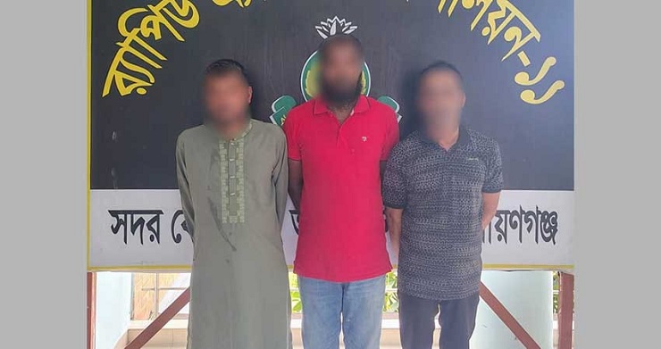 গজারিয়ায় পুলিশ ক্যাম্পে হামলায় জড়িত তিনজন গ্রেপ্তার