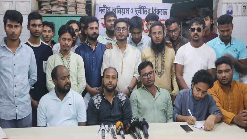 গণঅধিকার পরিষদের শতাধিক নেতাকর্মীর গণপদত্যাগ, কেন্দ্রীয় নেতৃত্বের বিরুদ্ধে বিস্ফোরক অভিযোগ