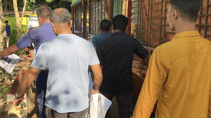 নোয়াখালীতে স্বামীকে ভিডিও কলে রেখে প্রবাসীর স্ত্রীর আত্মহত্যা