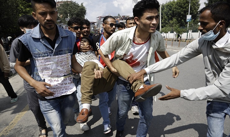 নেপালে বিক্ষোভে নিহত বেড়ে ১৯, আহত ৩০০’র অধিক