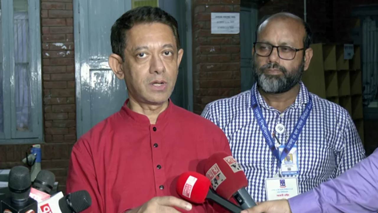ডাকসু নির্বাচন: ভোট গণনায় সময় লাগার কারণ জানালেন অধ্যাপক শামীম রেজা