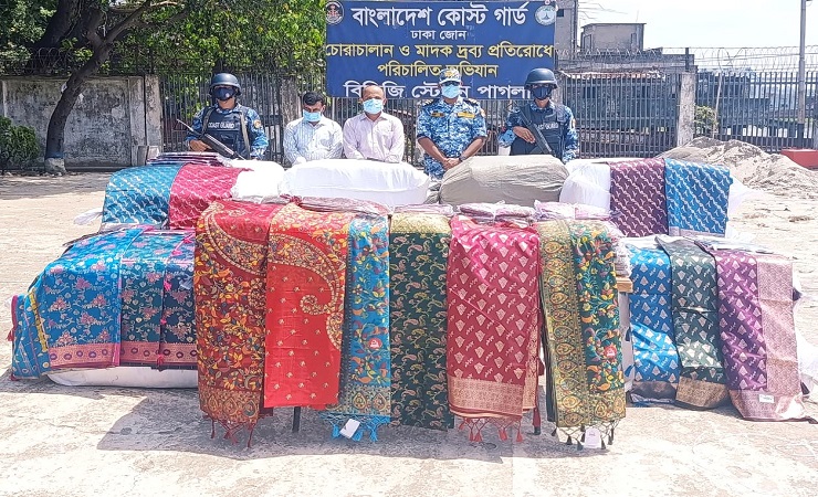 নারায়ণগঞ্জে ৫ কোটি টাকার ভারতীয় শাড়ি জব্দ