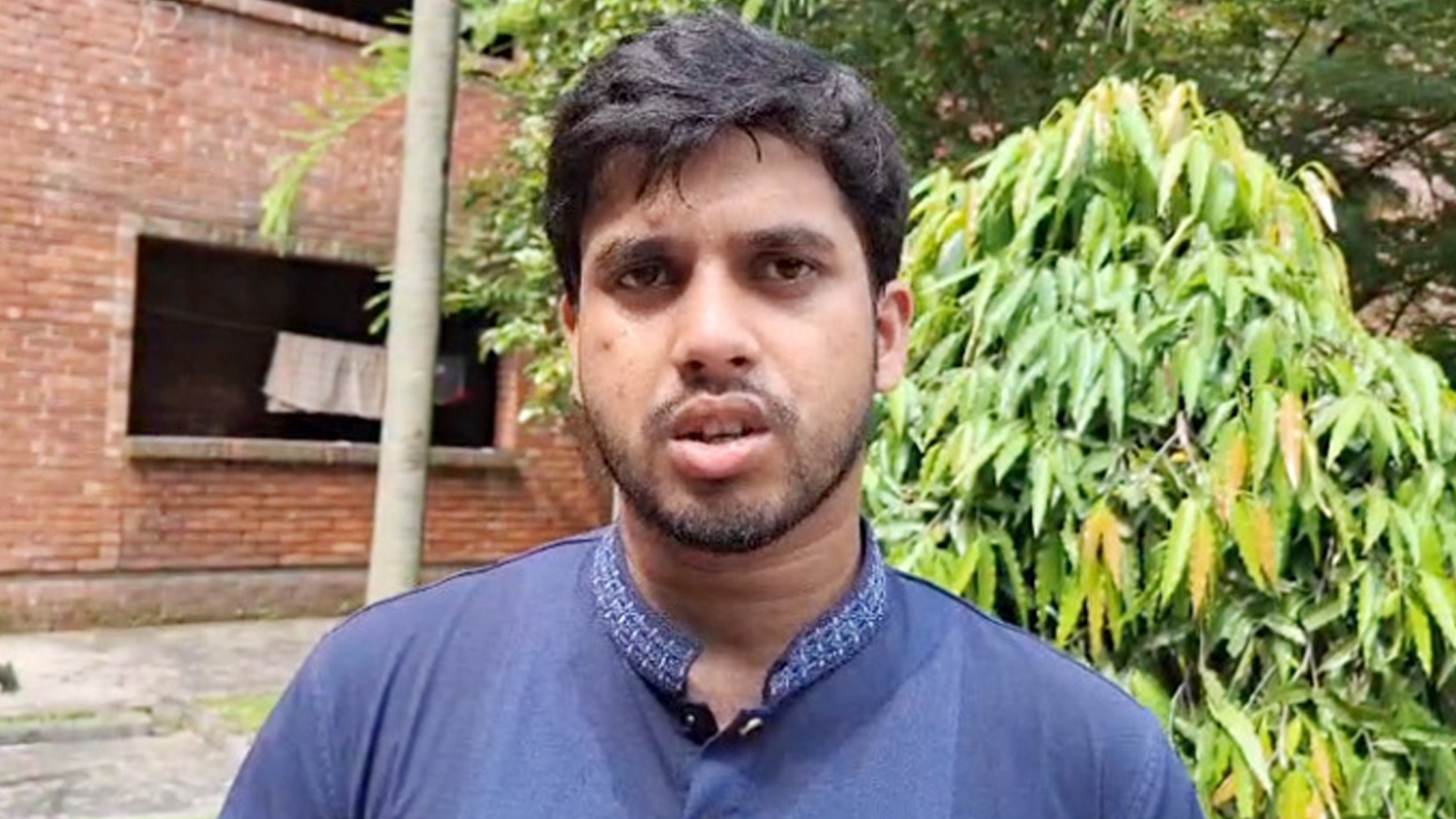 জাকসু নির্বাচন: সিনেট ভবনে শিক্ষার্থীদের জমায়েতের ডাক শিবিরের ভিপি প্রার্থীর