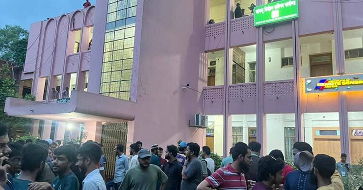 রবিবার জাবির অ্যাকাডেমিক-প্রশাসনিক কার্যক্রম বন্ধ থাকবে