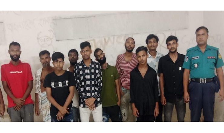 মোহাম্মদপুরে পুলিশের বিশেষ অভিযানে গ্রেপ্তার ১০, উদ্ধার দেশীয় অস্ত্র