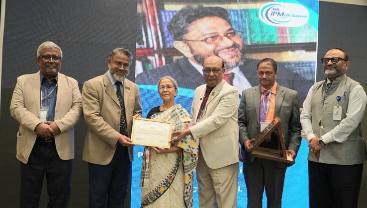 ইস্টার্ন ইউনিভার্সিটির উপাচার্য আইপিএম এডুকেশন লিডারশিপ অ্যাওয়ার্ড ২০২৫ লাভ করেন