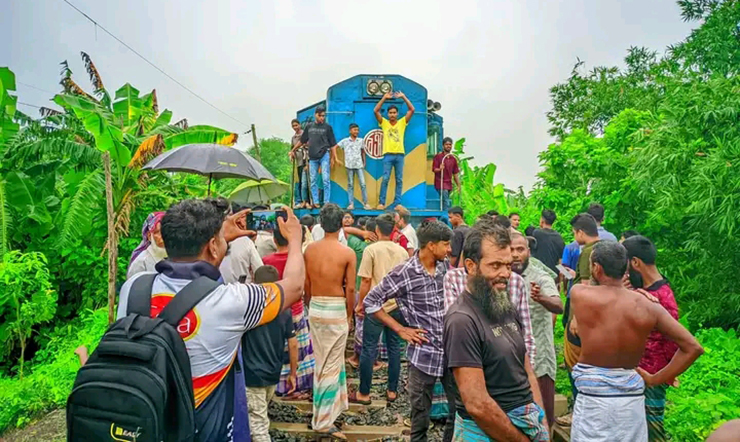 ভাঙ্গায় আজকের মধ্যে অবরোধ না তুললে ব্যবস্থা: স্বরাষ্ট্র উপদেষ্টা