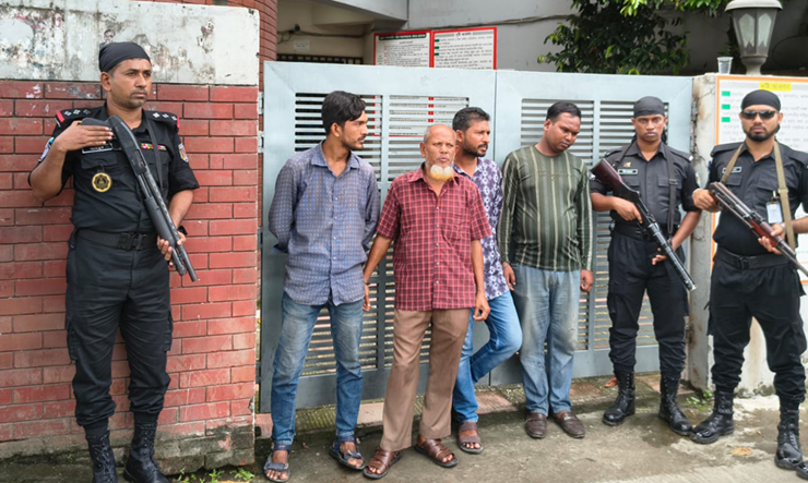 আগারগাঁও পাসপোর্ট অফিস এলাকায় র‌্যাবের অভিযান, ৪ দালালকে কারাদণ্ড