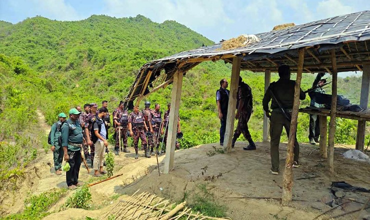 টেকনাফের গহীন পাহাড়ে বিজিবি–র‍্যাবের যৌথ অভিযান: শতাধিক ভুক্তভোগী উদ্ধার, অস্ত্র ও আসামি আটক