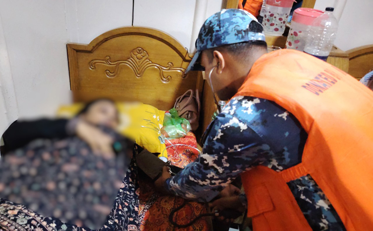 যাত্রীবাহী লঞ্চে গর্ভবতী মহিলাকে চিকিৎসা সহায়তা দিল কোস্ট গার্ড