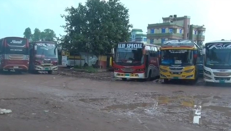 ৩ জেলা থেকে ঢাকাগামী বাস চলাচল বন্ধ