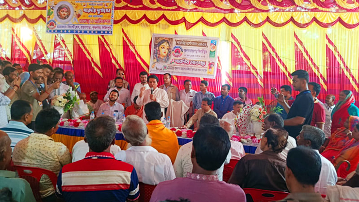 ফরিদপুরে অর্ধশতাধিক পূজামণ্ডপের খোঁজখবর নিলেন এ. কে. আজাদ