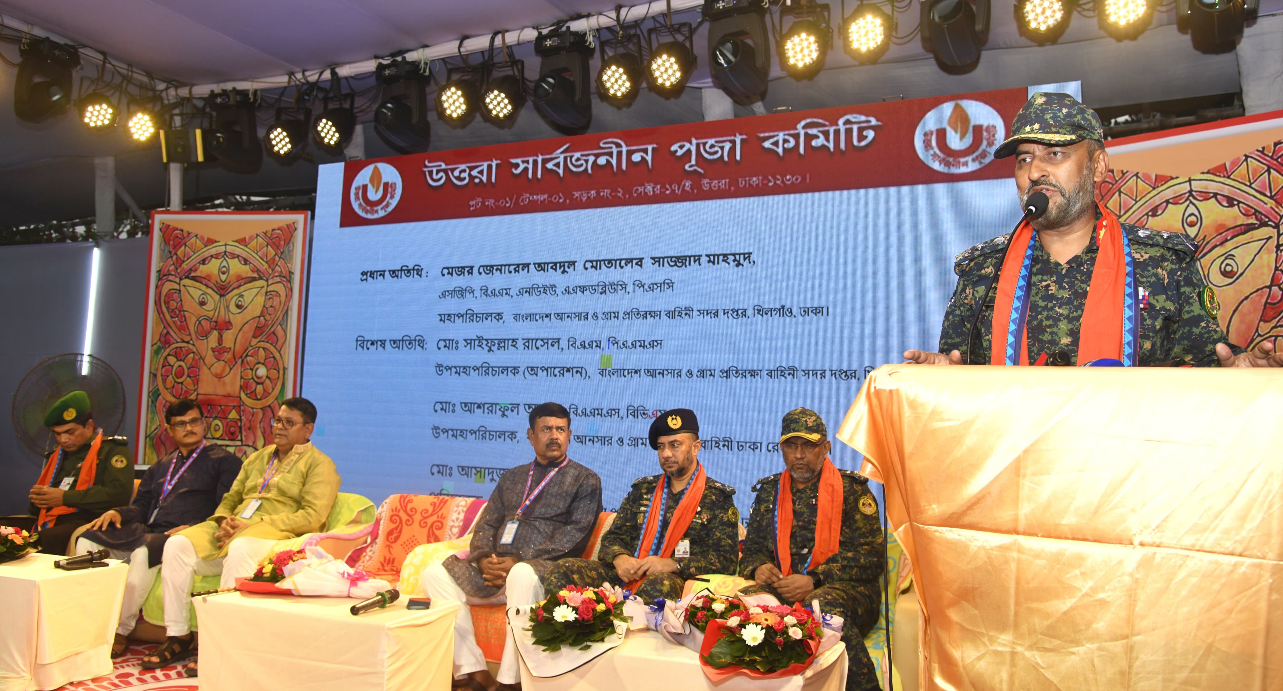 উত্তরা সার্বজনীন মন্দিরে দুর্গাপূজার নিরাপত্তা পরিদর্শনে আনসার ডিজি