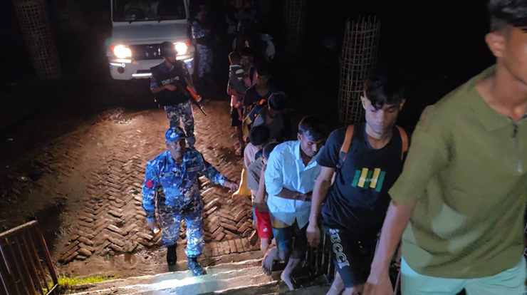 টেকনাফে নারী-শিশুসহ ২১ জনকে পাচারকারীর হাত থেকে উদ্ধার