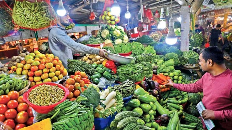 হাতবদলে সবজির দাম বেড়ে চার গুণ