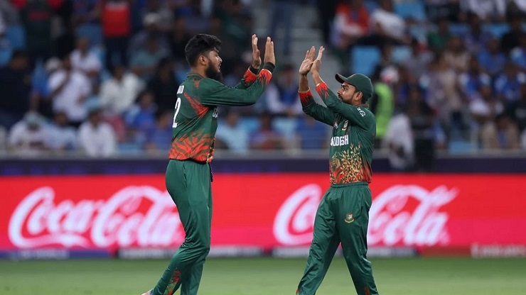 মিরাজ-রিশাদের ঘূর্ণিতে দুইশর আগেই অলআউট আফগানিস্তান