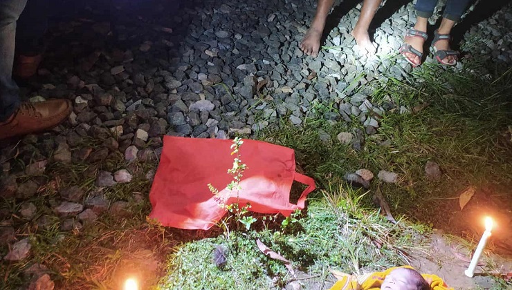 কসবায় রেললাইনের পাশ থেকে নবজাতকের মরদেহ উদ্ধার