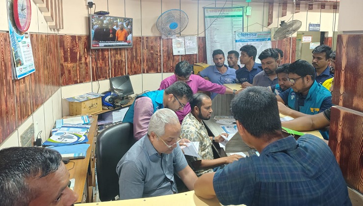 শ্যামনগর হাসপাতালে দুদকের অভিযানে সাতজনের জেল-জরিমানা