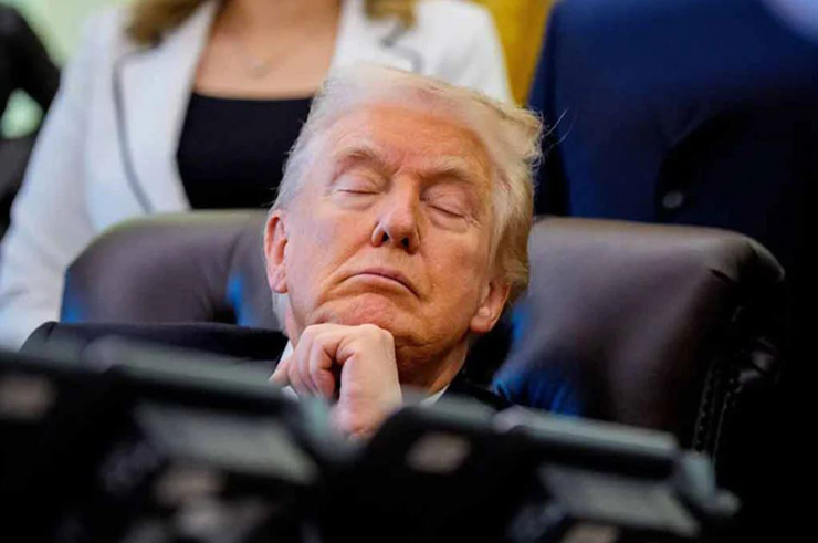 হোয়াইট হাউসের অনুষ্ঠানে ঘুমিয়ে পড়লেন ট্রাম্প, ভিডিও ভাইরাল