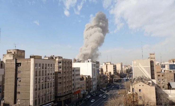 সৌদি-আমিরাত-কাতার-কুয়েত-বাহরাইনে ইরানের প্রতিশোধমূলক ক্ষেপণাস্ত্র হামলা