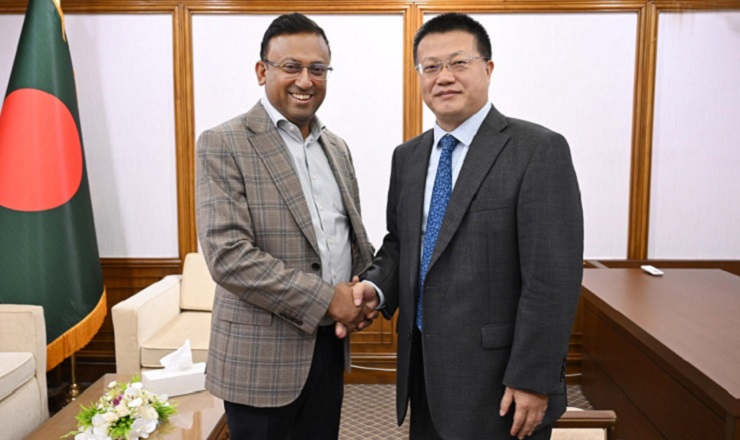 পররাষ্ট্র উপদেষ্টা হুমায়ন কবিরের সঙ্গে চীনের রাষ্ট্রদূতের সৌজন্য সাক্ষাৎ