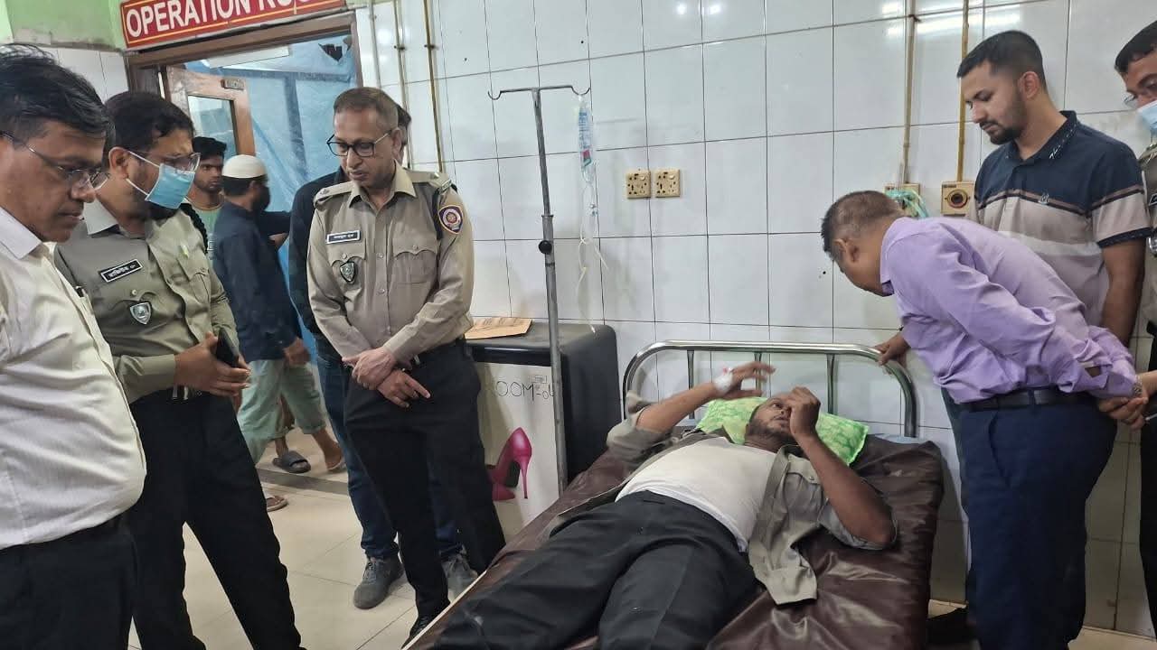 সায়েদাবাদে মাদক কারবারির গুলিতে ডিএনসির পরিদর্শক আহত, নেয়া হয়েছে ঢাকা মেডিকেলে
