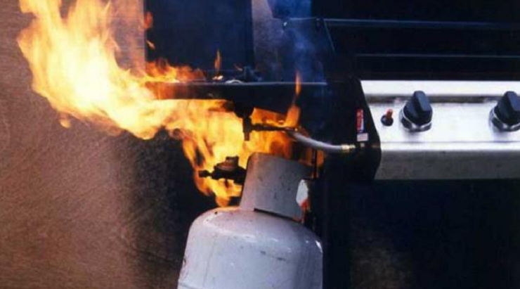 উত্তরায় গ্যাসের লিকেজ থেকে বিস্ফোরণে দগ্ধ ১০