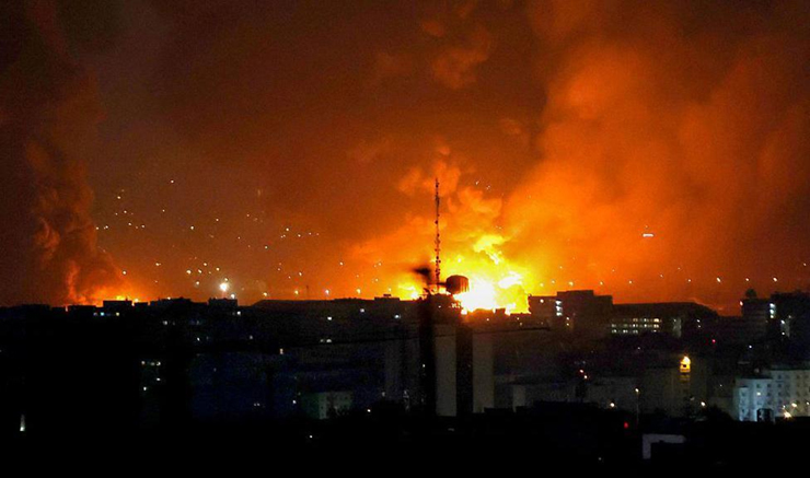 ইসরায়েল ও যুক্তরাষ্ট্রের হামলায় ইরানের বিমানবন্দরে ব্যাপক বিস্ফোরণ, জ্বলছে বিমান