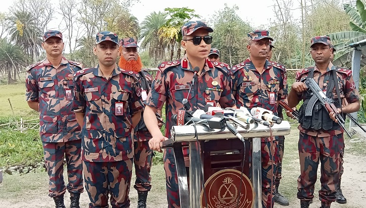 সাতক্ষীরা সীমান্তে জ্বালানি তেল পাচার রোধে বিজিবির কড়া নজরদারি
