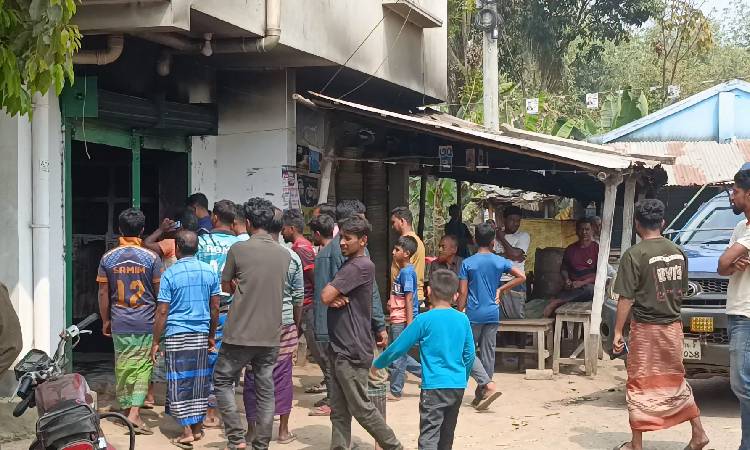 মহেশপুরে বিএনপির কার্যালয়ে আগুন ও ককটেল বিস্ফোরণ