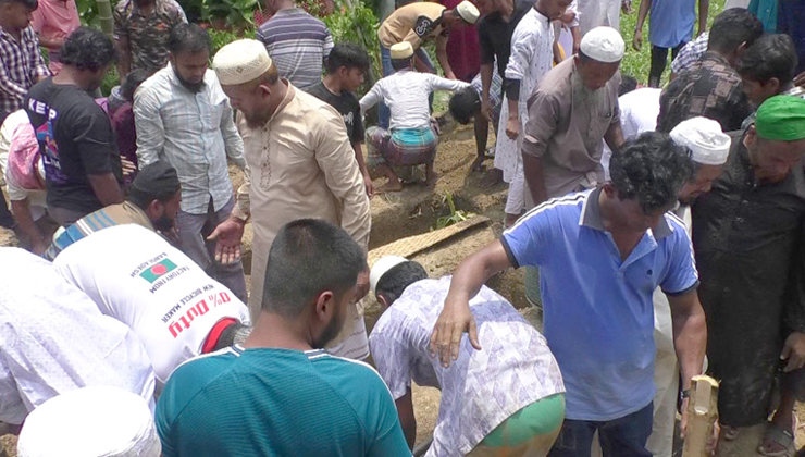 পাশাপাশি কবরে শায়িত মা ও তিন মেয়েসহ একই পরিবারের ৫ জন