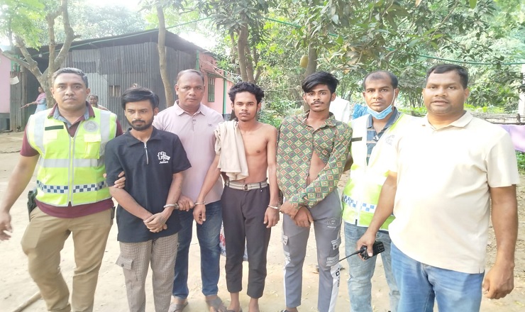 মোহাম্মদপুরের কুখ্যাত ছিনতাইকারী আকাশ ২ সহযোগীসহ গ্রেপ্তার