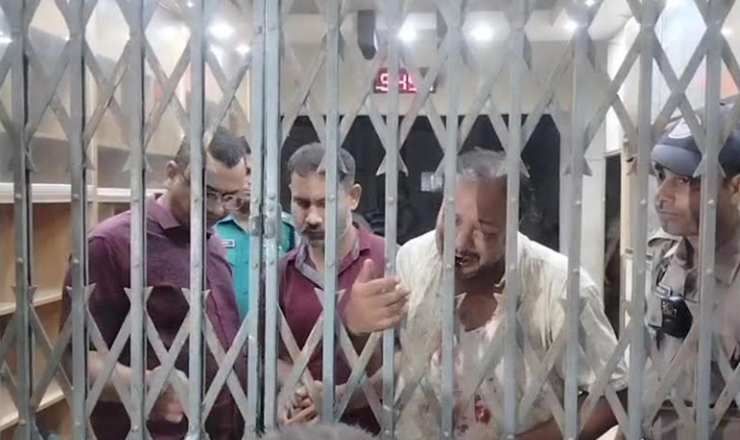রংপুরে থানার ভেতরে স্বেচ্ছাসেবক দল নেতাকে পিটিয়ে রক্তাক্ত করার অভিযোগ