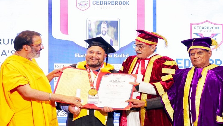 দিল্লিতে সম্মানসূচক ডক্টরেট পেলেন নির্মাতা হাসিবুর রেজা কল্লোল