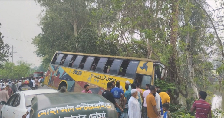 সিরাজগঞ্জে বাসচাপায় স্বামী-স্ত্রীসহ তিনজন নিহত