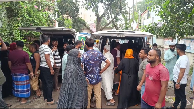 ব্রাহ্মণবাড়িয়ায় পিকআপের ধাক্কায় মা-ছেলেসহ নিহত ৩, বাবা-মেয়ে আহত