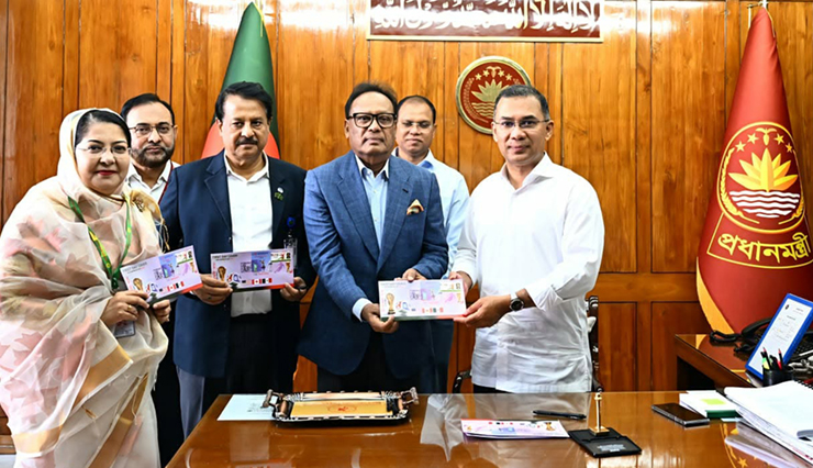 ফুটবল বিশ্বকাপ উপলক্ষে স্মারক ডাকটিকিট উন্মোচন করলেন প্রধানমন্ত্রীর