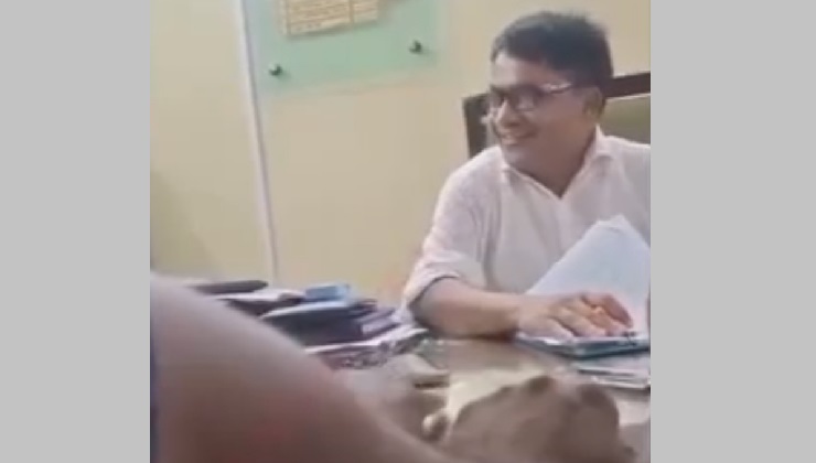 ভিডিও ফাঁস: ক্যালকুলেটরে গোনে ১৫ শতাংশ ঘুষ নেন দেবীগঞ্জের পিআইও