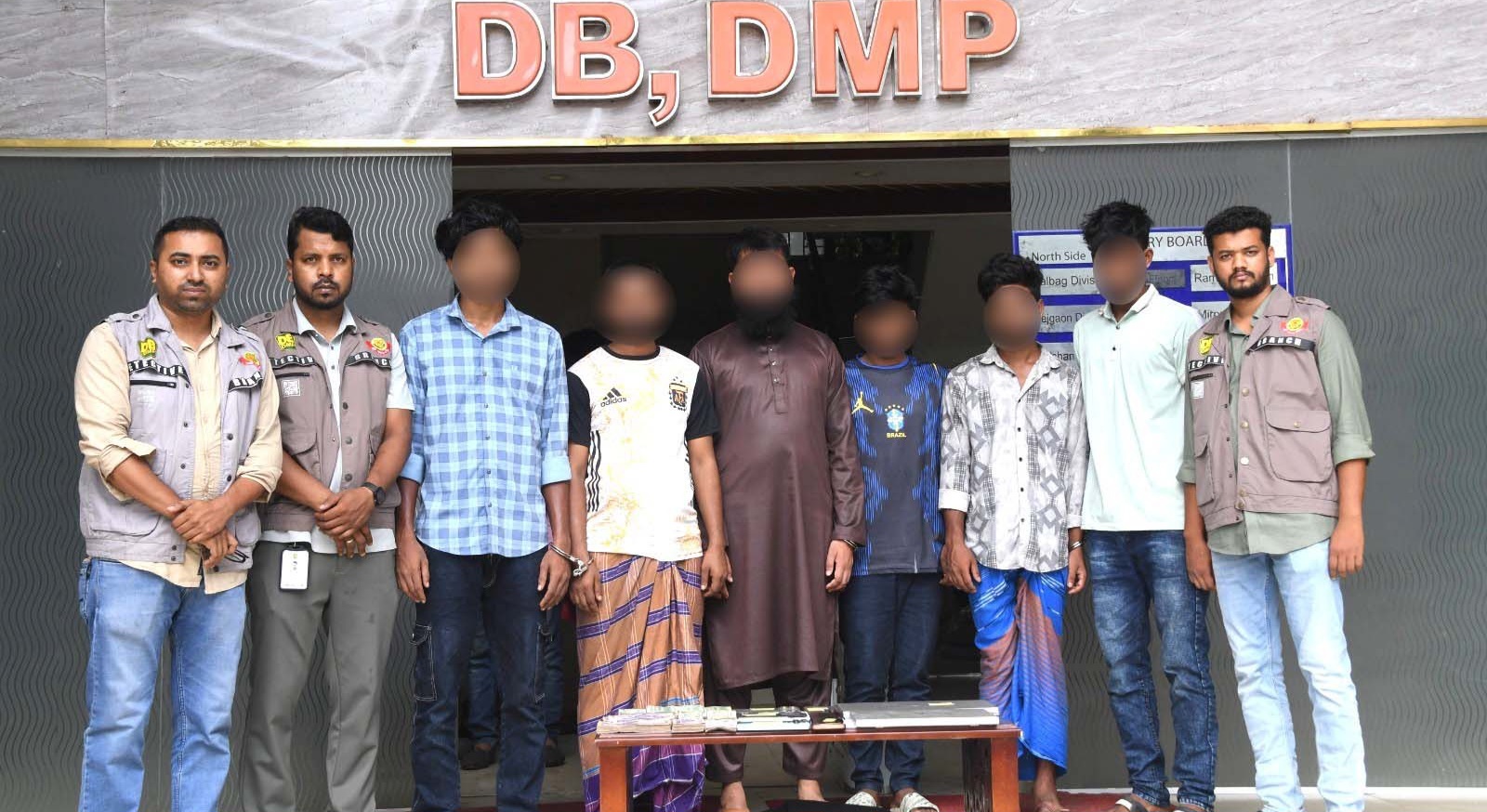 আস-সুন্নাহ ফাউন্ডেশন ও শায়খ আহমাদুল্লাহর নাম ভাঙিয়ে প্রতারণা, গ্রেপ্তার ৬