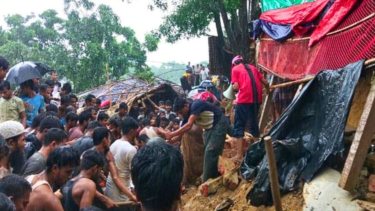রোহিঙ্গা ক্যাম্পে পাহাড়ধস: লার্নিং সেন্টারের ওপর মাটিচাপায় নিহত বেড়ে ৮
