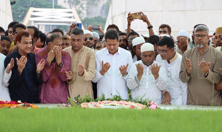 জিয়াউর রহমান ও খালেদা জিয়ার সমাধিতে গৃহায়নমন্ত্রীর শ্রদ্ধা